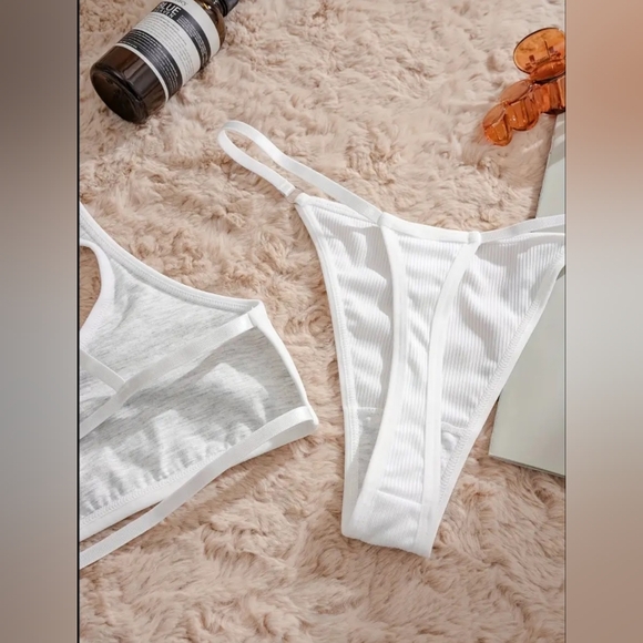 New Hollow Out Ring Criss Cross Bra & V String Panty Set - Picture 5 of 5